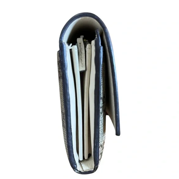 Gucci GG Supreme Continental Wallet in white, tan and red & green bow - Picture 4 of 11